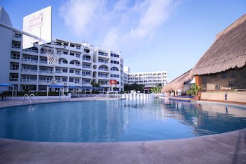 Aquamarina Beach Resort