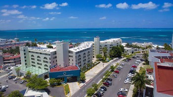 Aquamarina Beach Resort