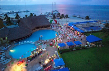 Aquamarina Beach Resort