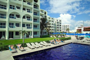 Aquamarina Beach Resort