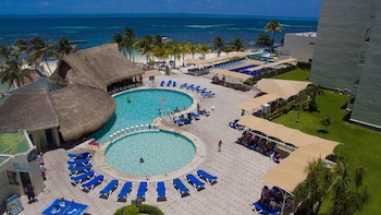 Aquamarina Beach Resort