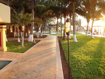 Reef Yucatan Hotel And Convention Center All Inclusive