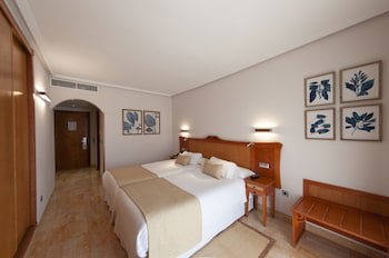 Hotel La Laguna Spa And Golf