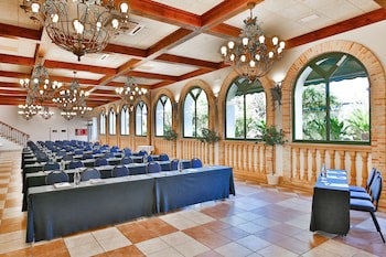 Hotel La Laguna Spa And Golf