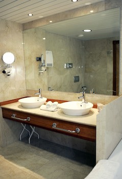 Hotel La Laguna Spa And Golf