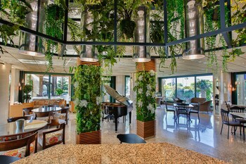 Hotel La Laguna Spa And Golf