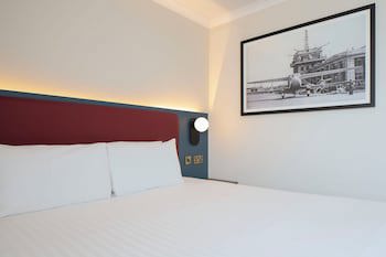 London Croydon Aerodrome Hotel, Bw Signature Collection