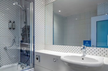 London Croydon Aerodrome Hotel, Bw Signature Collection