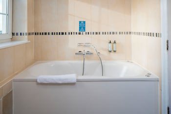 London Croydon Aerodrome Hotel, Bw Signature Collection