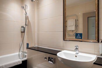 London Croydon Aerodrome Hotel, Bw Signature Collection