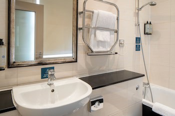 London Croydon Aerodrome Hotel, Bw Signature Collection