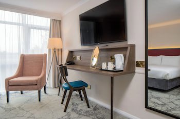 London Croydon Aerodrome Hotel, Bw Signature Collection