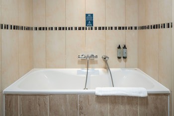 London Croydon Aerodrome Hotel, Bw Signature Collection