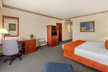 Quality Inn Monterrey La Fe