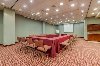 Quality Inn Monterrey La Fe