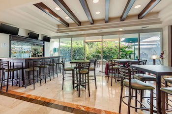 Quality Inn Monterrey La Fe