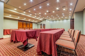 Quality Inn Monterrey La Fe