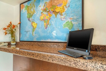 Quality Inn Monterrey La Fe