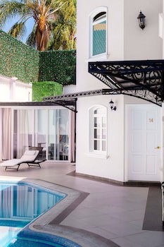 Casa Bonita Hotel & Luxury Residence