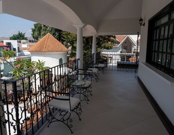 Casa Bonita Hotel & Luxury Residence