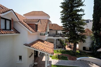 Casa Bonita Hotel & Luxury Residence