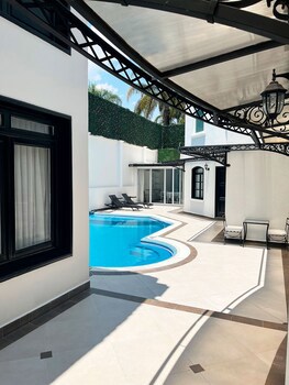 Casa Bonita Hotel & Luxury Residence