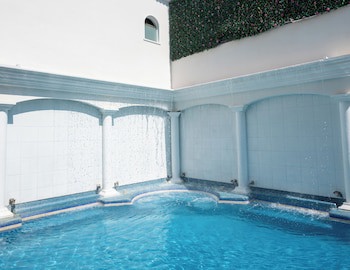 Casa Bonita Hotel & Luxury Residence