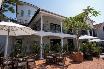 Casa Bonita Hotel & Luxury Residence