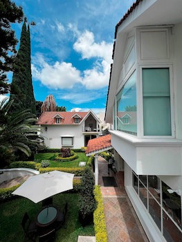Casa Bonita Hotel & Luxury Residence