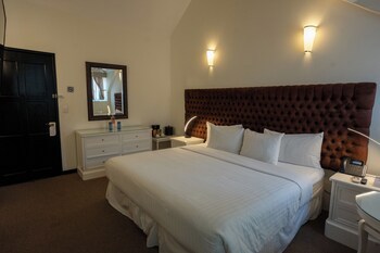 Casa Bonita Hotel & Luxury Residence