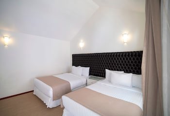 Casa Bonita Hotel & Luxury Residence