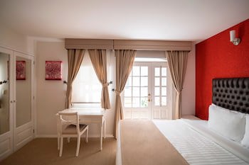 Casa Bonita Hotel & Luxury Residence