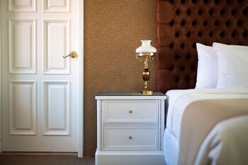 Casa Bonita Hotel & Luxury Residence