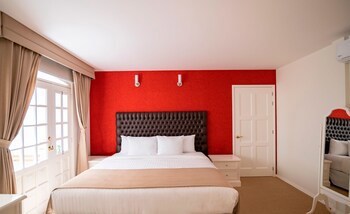 Casa Bonita Hotel & Luxury Residence
