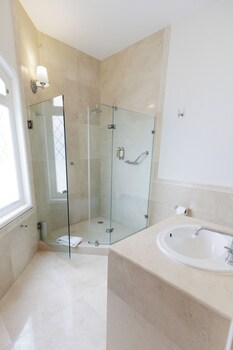 Casa Bonita Hotel & Luxury Residence