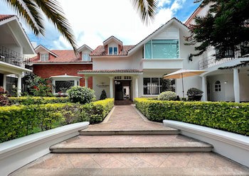 Casa Bonita Hotel & Luxury Residence