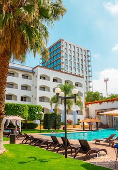 Gran Plaza Hotel & Convention Center