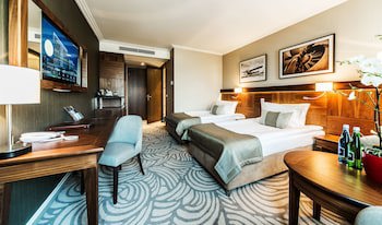 Airport Hotel Okecie