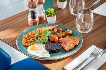 Courtyard By Marriott Glasgow Airport