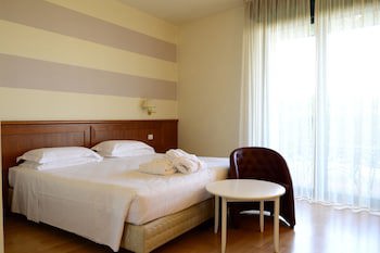 Phi Hotel Emilia galeri fotoğrafı