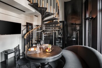 Duxton Reserve Singapore, Autograph Collection