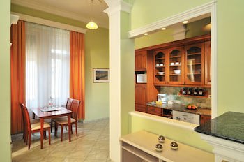 Baross City Hotel