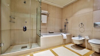 Crowne Plaza Hotel Beirut, An Ihg Hotel