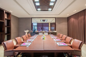 Crowne Plaza Hotel Beirut, An Ihg Hotel