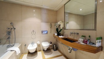 Crowne Plaza Hotel Beirut, An Ihg Hotel