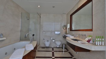Crowne Plaza Hotel Beirut, An Ihg Hotel