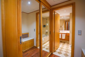 Crowne Plaza Hotel Beirut, An Ihg Hotel