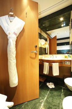 Crowne Plaza Hotel Beirut, An Ihg Hotel