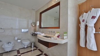 Crowne Plaza Hotel Beirut, An Ihg Hotel