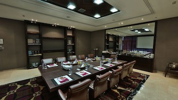 Crowne Plaza Hotel Beirut, An Ihg Hotel